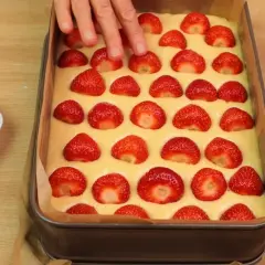 Przepis na ciasto truskawkowe z kruszonką, które zachwyci każdego
