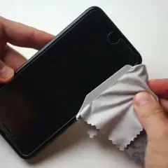 Jak bezpiecznie zdjąć szkło hartowane z aparatu iPhone bez uszkodzeń