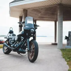 Czy motorowerem można jeździć bez prawa jazdy? Sprawdź zasady i kary