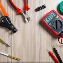Ile zarabia pomocnik elektryka w Niemczech? Sprawdź realne stawki