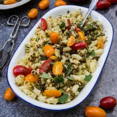Pesto na zimno czy ciepło? Odkryj najlepsze sposoby podawania