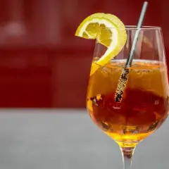 Aperitivo drink: odkryj włoską tradycję i najlepsze przepisy na napoje