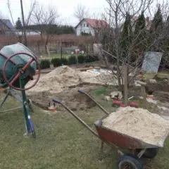 Ile cementu na fundament? Sprawdź, ile zaoszczędzisz na budowie