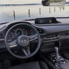 Wnętrze Mazda CX-30: Opinie i Recenzje Kierowców o Komforcie