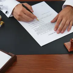 Koszty notarialne przy zakupie mieszkania – kto naprawdę płaci?