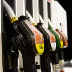 Jakie oznaczenie ma diesel? Poznaj różnice między paliwami