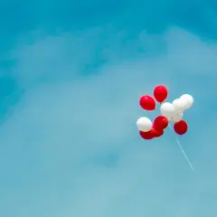 Czy balony na hel można nadmuchać powietrzem i co to oznacza?