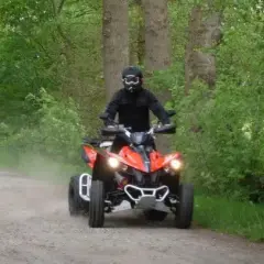 Gdzie można jeździć bez prawa jazdy? Zaskakujące zasady i pojazdy