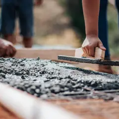 Ile waży metr sześcienny betonu? Zaskakujące fakty i różnice