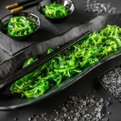 Gdzie kupić sałatkę wakame? Najlepsze miejsca i smaczne opcje dla Ciebie