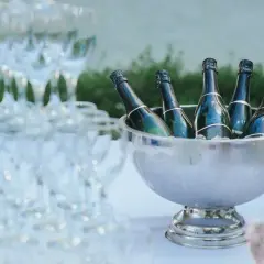 Ile wódki na wesele 80 osób - uniknij niedoboru alkoholu na przyjęciu