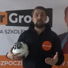 Korzyści współpracy z instruktorem piłki nożnej: co zyskasz i jak wpływa na rozwój