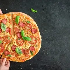 Dlaczego pizza jest niezdrowa? Odkryj szkodliwe składniki i ich skutki
