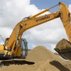 Ile zarabia operator koparki? Zarobki, benefity i perspektywy
