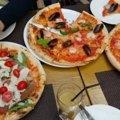Gdzie zjeść w Kościerzynie? Odkryj najlepsze restauracje i smaki