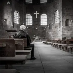 Kiedy jest czytanie na mszy? Poznaj ważne momenty liturgii
