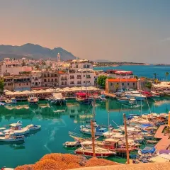 Ile trwa lot na Cypr z Krakowa? Czas lotu do Larnaki i Pafos