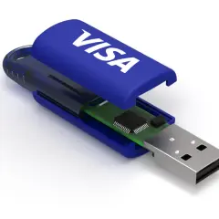 Ein USB-Stick mit VISA-Logo, offen. Die Frage "wie lange halten USB-Sticks" wird durch die Langlebigkeit der Daten auf dem Chip symbolisiert.