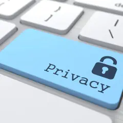 Niebieski klawisz z symbolem kłódki i napisem "Privacy" na klawiaturze. Klucz do zarządzania uprawnieniami aplikacji.