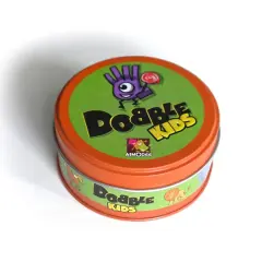 Pudełko gry Dobble Kids. Poznaj zasady i baw się w szukanie identycznych symboli!