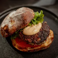 Burger maison : la recette infaillible d'un chef pour un goût unique.