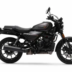 Harley-Davidson X440 negra, lista para la aventura urbana.