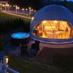 Luksusowe spanie pod namiotem w kopule z wanną i jacuzzi. Romantyczny wieczór w otoczeniu natury.