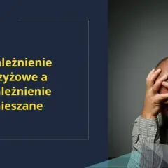 Mężczyzna z rękami na głowie, symbolizujący walkę z uzależnieniem krzyżowym i uzależnieniem mieszanym.