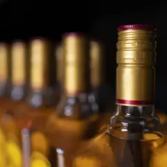 Ile alkoholu przez granicę? Limity UE i spoza uniknij mandatu!