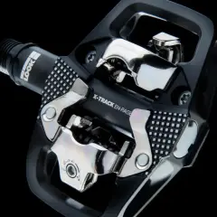 Czarny pedał rowerowy LOOK X-TRACK EN-RAGE z mechanizmem SPD.