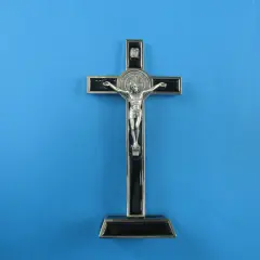Co zrobić ze starym metalowym krzyżem? Szanuj jego duchowe znaczenie