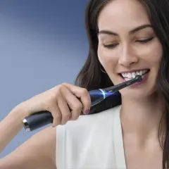 Szczoteczka soniczna: co to jest i dlaczego dentyści ją polecają?