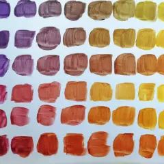 Farbstudie: Lila und Gelb mischen sich zu warmen Erdtönen und leuchtenden Orangetönen.