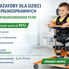 Uśmiechnięty chłopiec w pionizatorze. Oferujemy pionizatory dla niepełnosprawnych z dofinansowaniem do 95%!