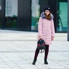 Jaką czapkę wybrać do różowej kurtki? Oto najlepsze inspiracje i porady!