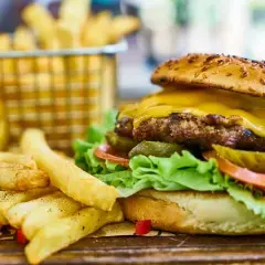 Ile kosztuje hamburger w USA? Ceny, które mogą cię zaskoczyć