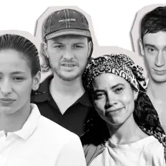 Distribution de portraits de quatre personnes, un homme avec une casquette, une femme souriante, un jeune homme et une femme au premier plan.