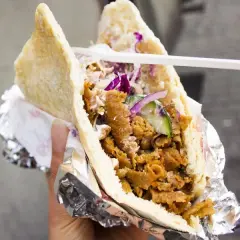 Kebab: Co to jest? Historia, składniki i sekrety popularności w Polsce