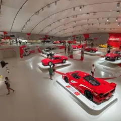 Maranello czy Modena? Które muzeum Ferrari wybrać? Poradnik