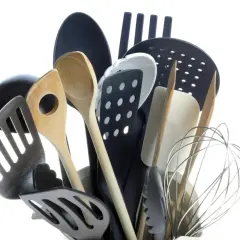 Schwarzes Plastik in der Küche: Gesundheitsrisiken und sichere Alternativen