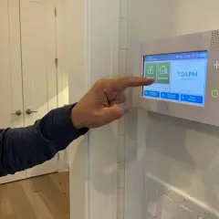Jaki alarm do mieszkania w bloku, aby skutecznie chronić swój dom?