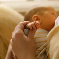 Bezpieczna dawka paracetamolu przy karmieniu piersią – czy szkodzi dziecku?