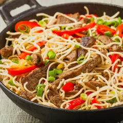 Chow mein: Z czym podawać, by smakował jak z restauracji?