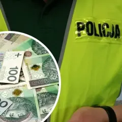 Policjant w kamizelce odblaskowej z napisem POLICJA, obok stos banknotów 100 zł. Symbolizuje to emeryturę policyjną i zgromadzone środki.