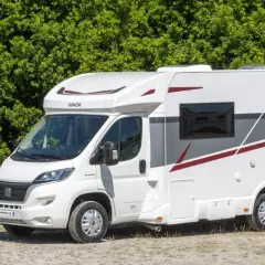 Ile kosztuje kamper? Sprawdź ceny, opłaty i sposoby na oszczędności