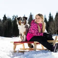 Co pod kombinezon zimowy, aby dziecko nie zmarzło i czuło się komfortowo