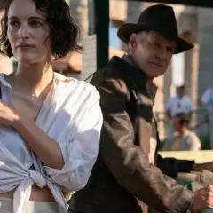 Besetzung von Indiana Jones 5: Phoebe Waller-Bridge und Harrison Ford in Aktion.