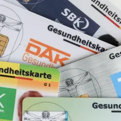 Gesundheitskarten verschiedener Kassen wie DAK, TK, SBK, IKK. Vielleicht gibt es ein ikk innovationskasse bonusprogramm 500 euro.