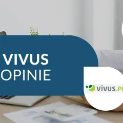 Opinie o Vivus: czy w Vivus można przedłużyć pożyczkę? Na biurku laptop, kalkulator i dokumenty.