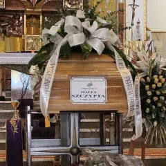 Jak ustawić trumnę w kościele zgodnie z tradycją i szacunkiem